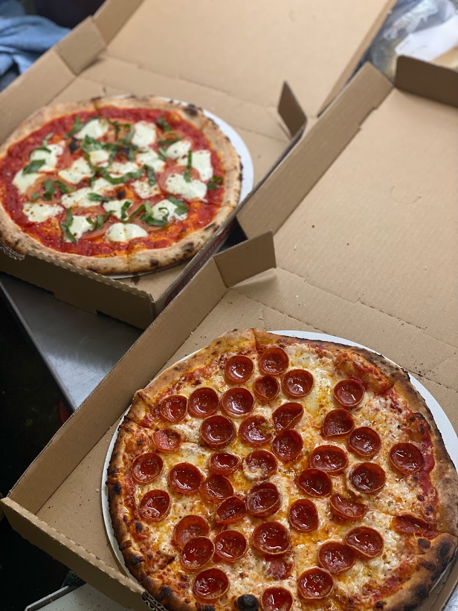DUDE'Z woodfired pizza