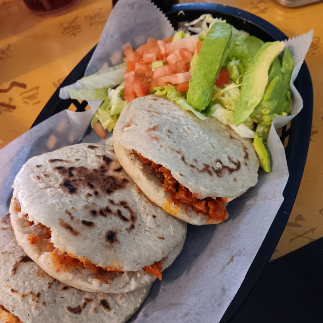 Gorditas Carne De Puerco Chile Rojo