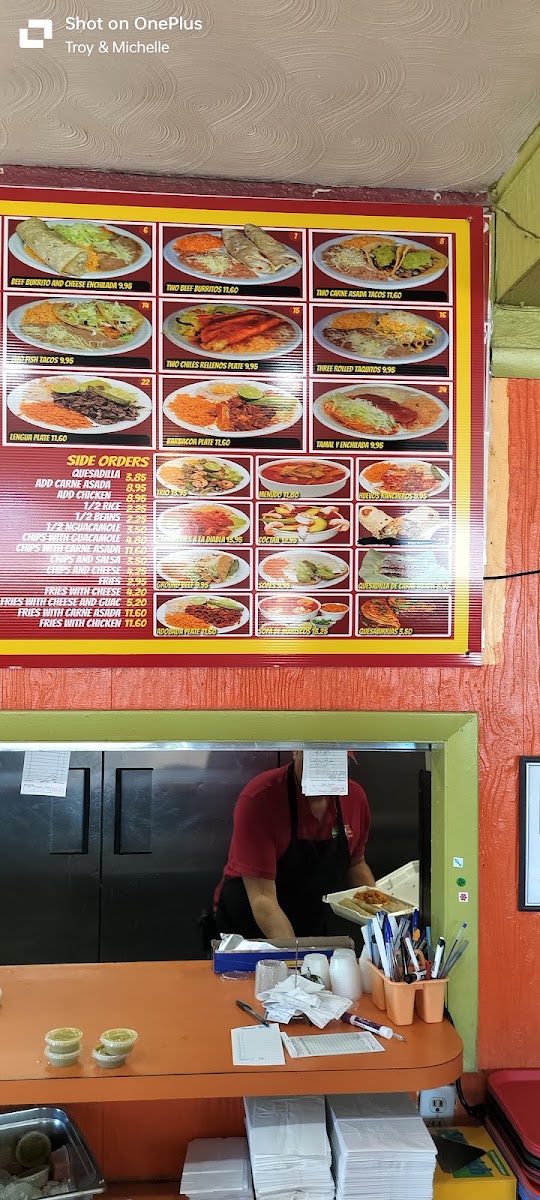 Alberto's Tacos menu board