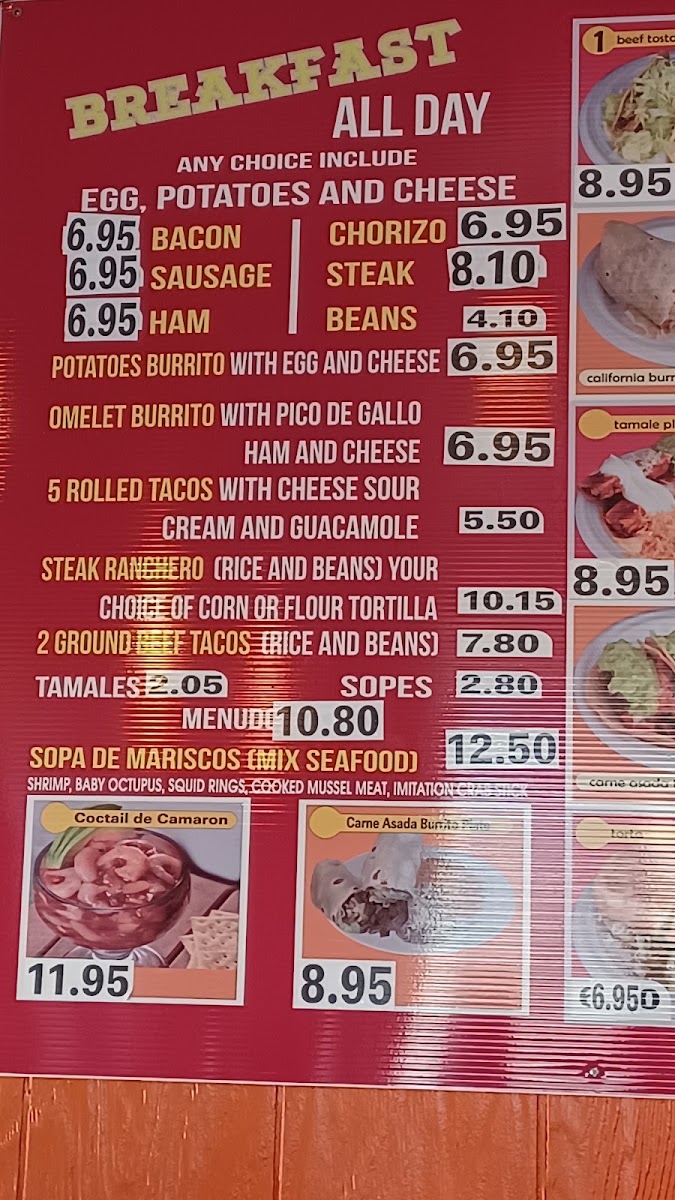 Alberto's Tacos menu board