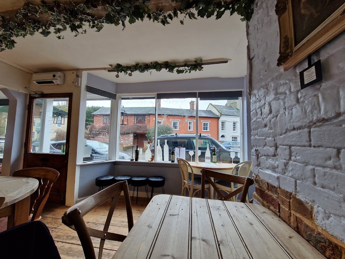 Box River Café & Wine Bar