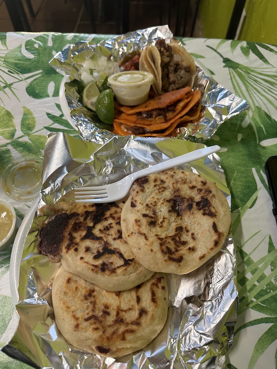 Tacos Y Pupusas