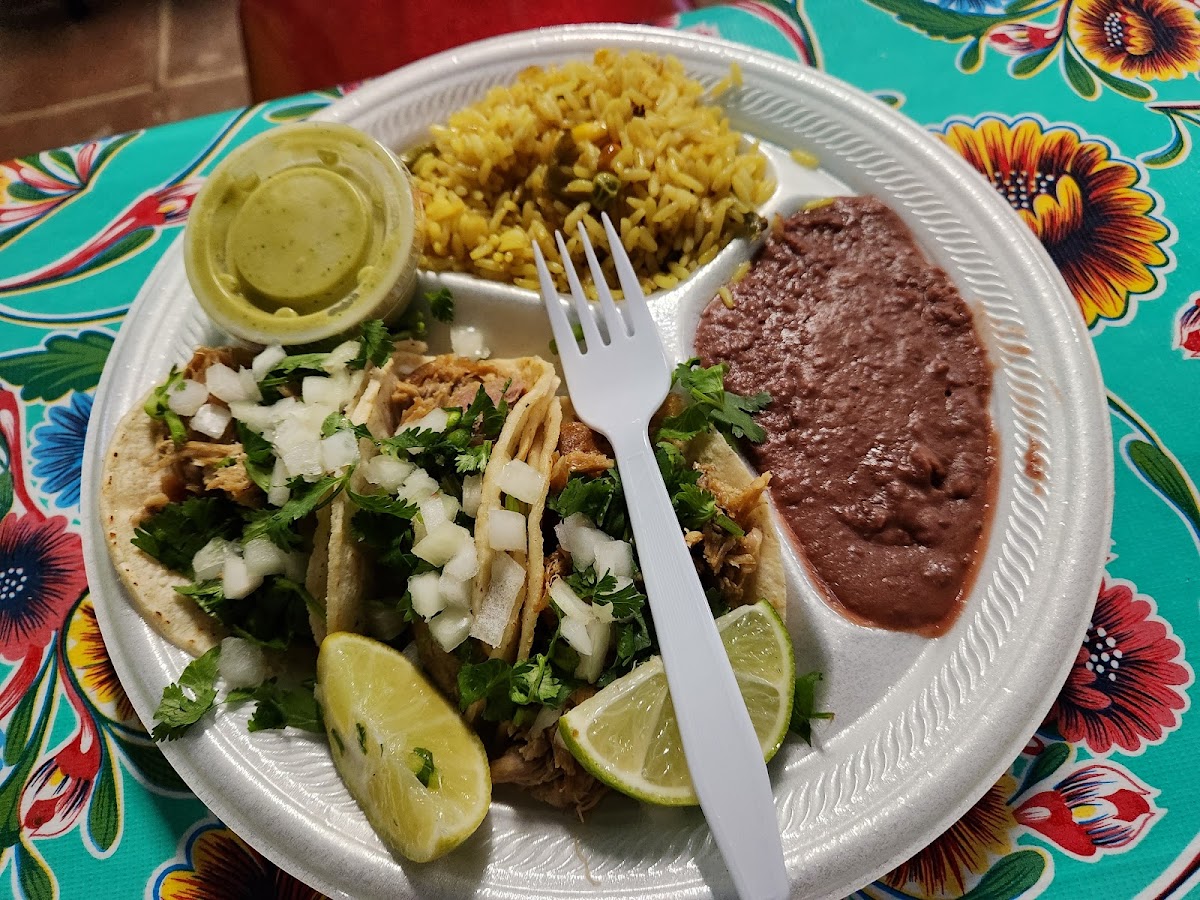 Tacos Y Pupusas