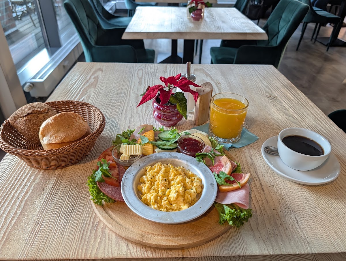Delaf Café & Bistro