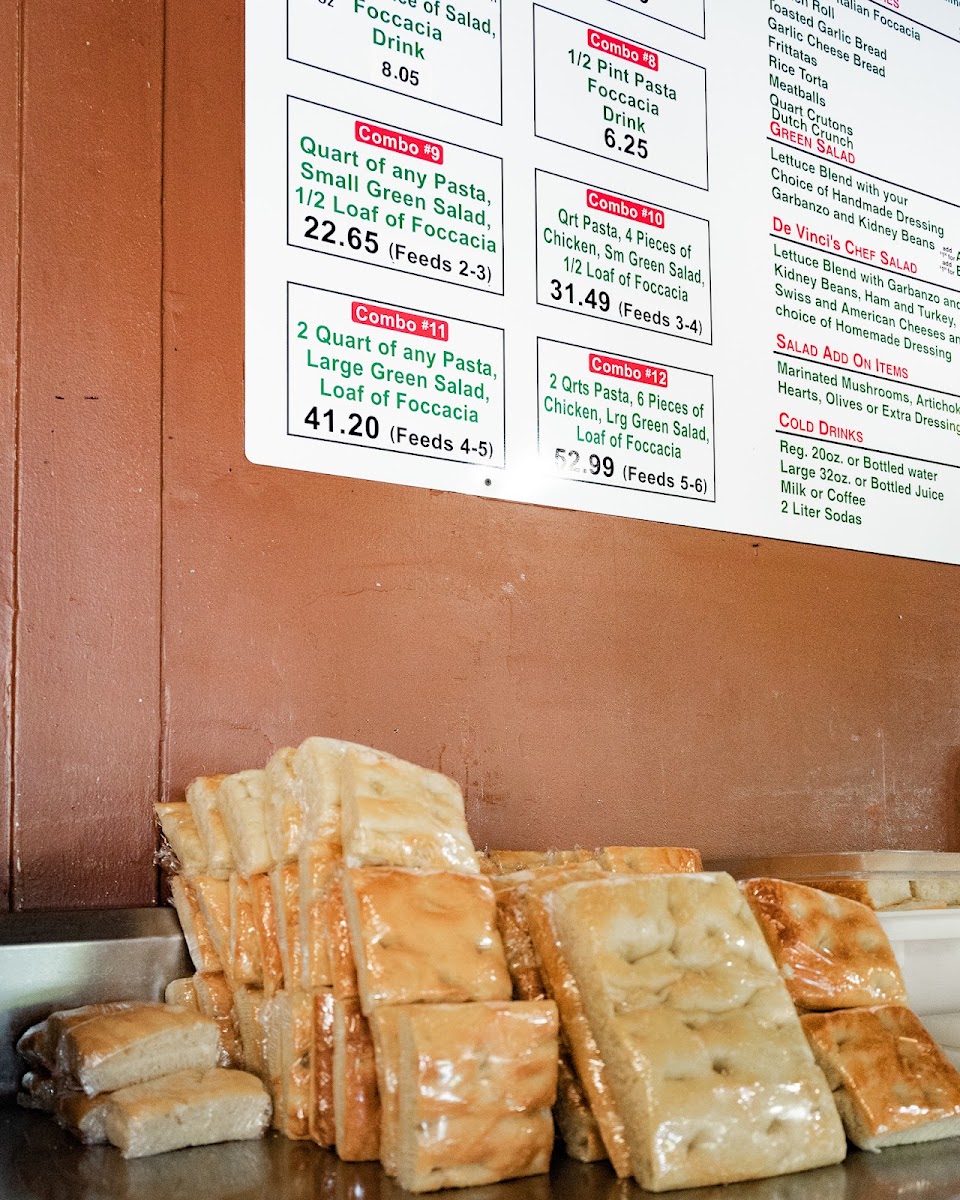 De Vinci's Delicatessen & Catering menu board