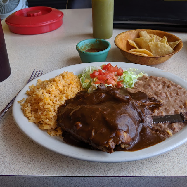 Pollo En Mole