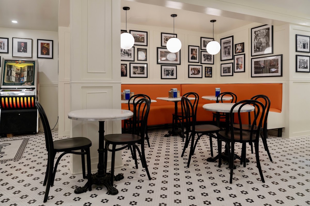 Pipinelli's Pizza Parlor