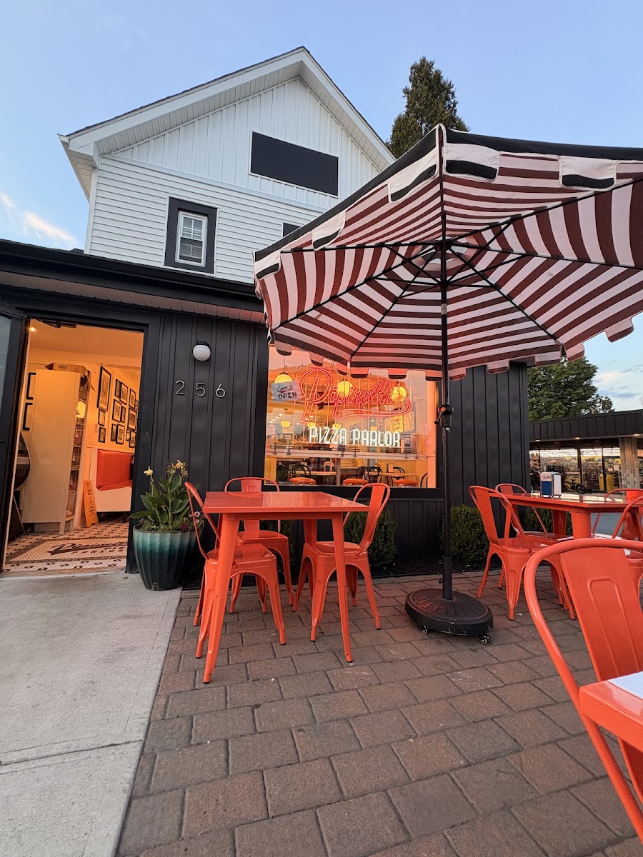 Pipinelli's Pizza Parlor