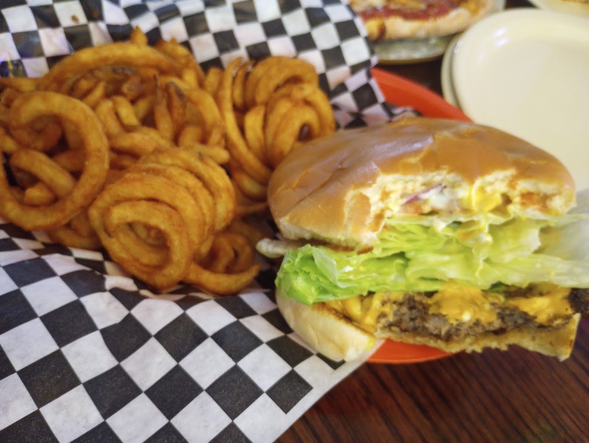 Enos Mall (Eatery & pizzeria)