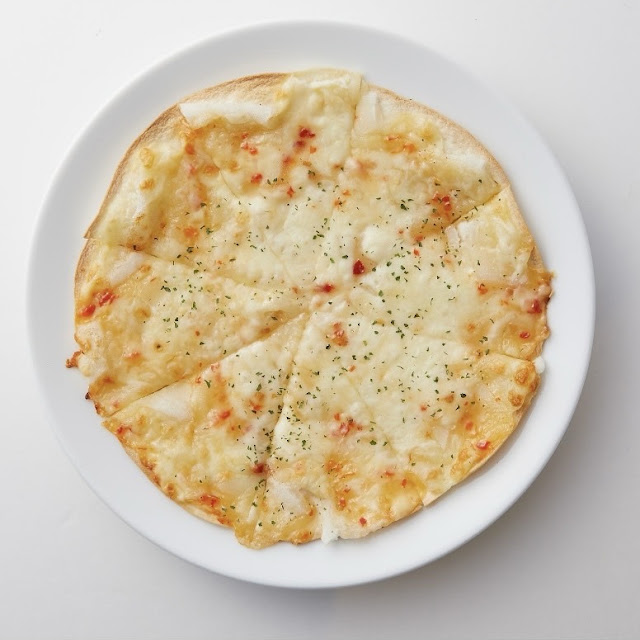 チーズとお餅のクリスピーピザ