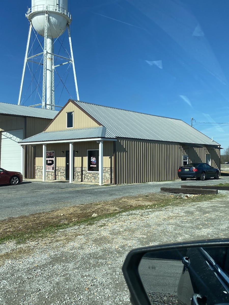 Rowdy Hogs Smoke House and Grill