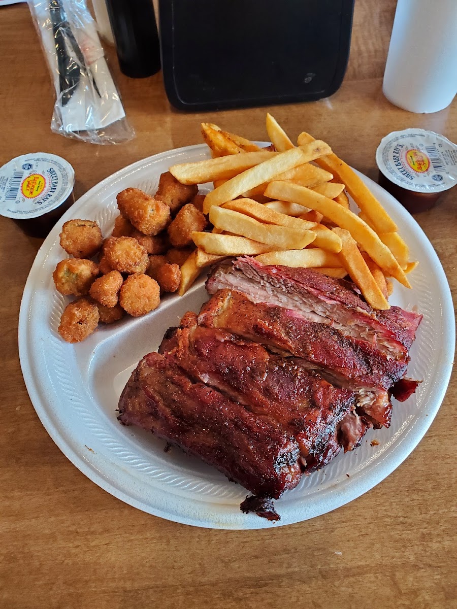 Rowdy Hogs Smoke House and Grill