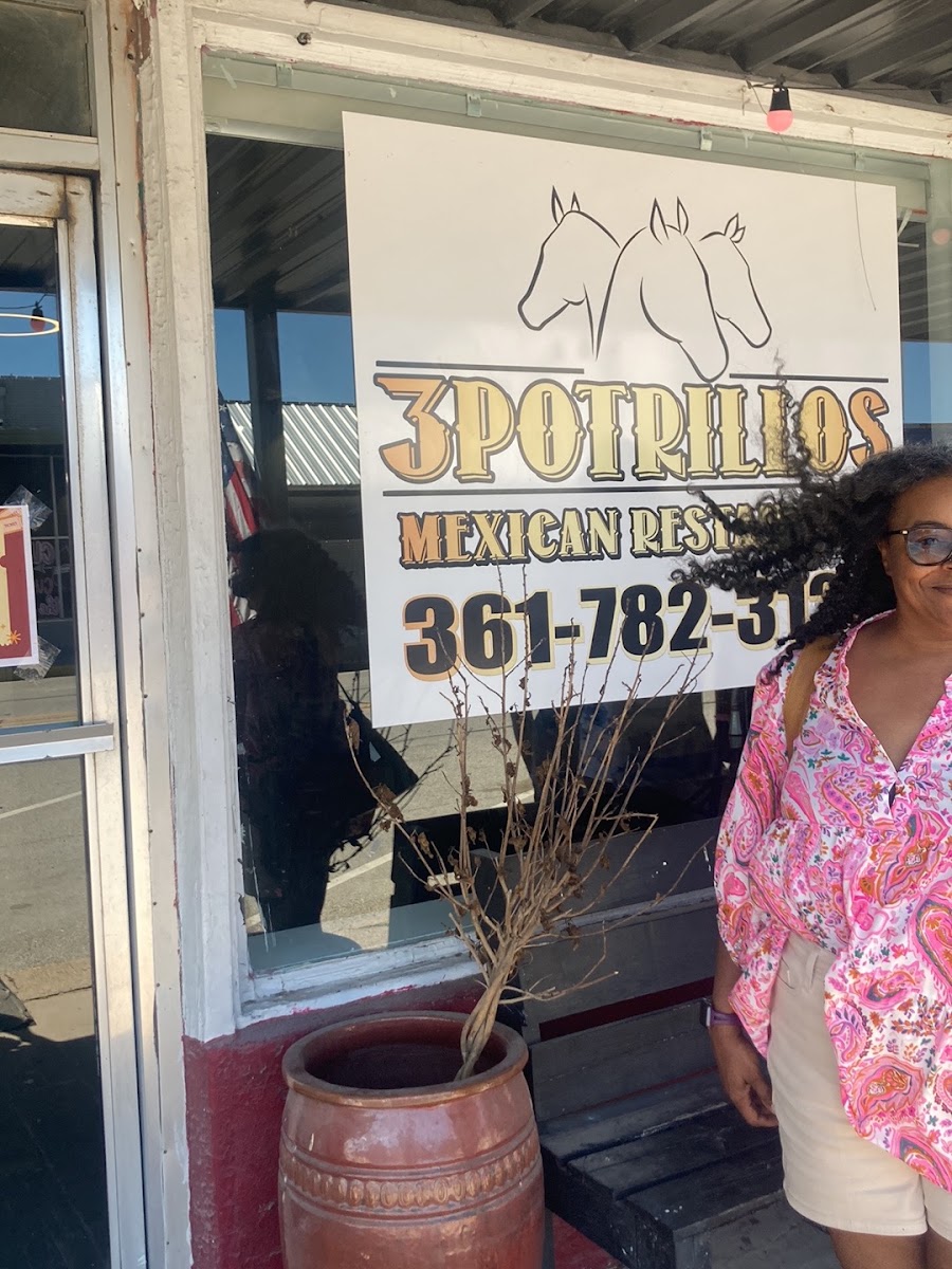 3 potrillos Mexican restaurant and bar