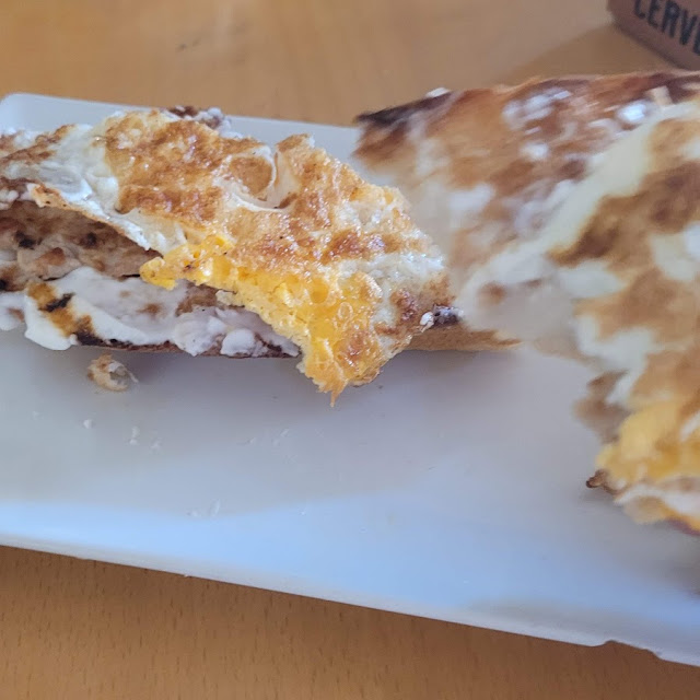 Lomo Con Huevos Rotos