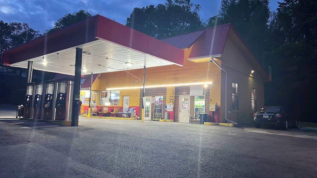 Helena's Mountain Market & Restaurant