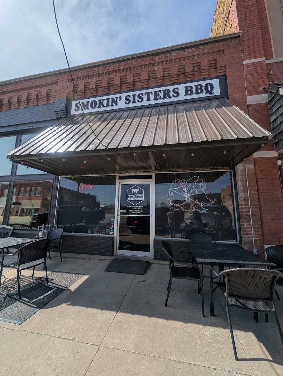 Smokin’ Sisters BBQ on Main