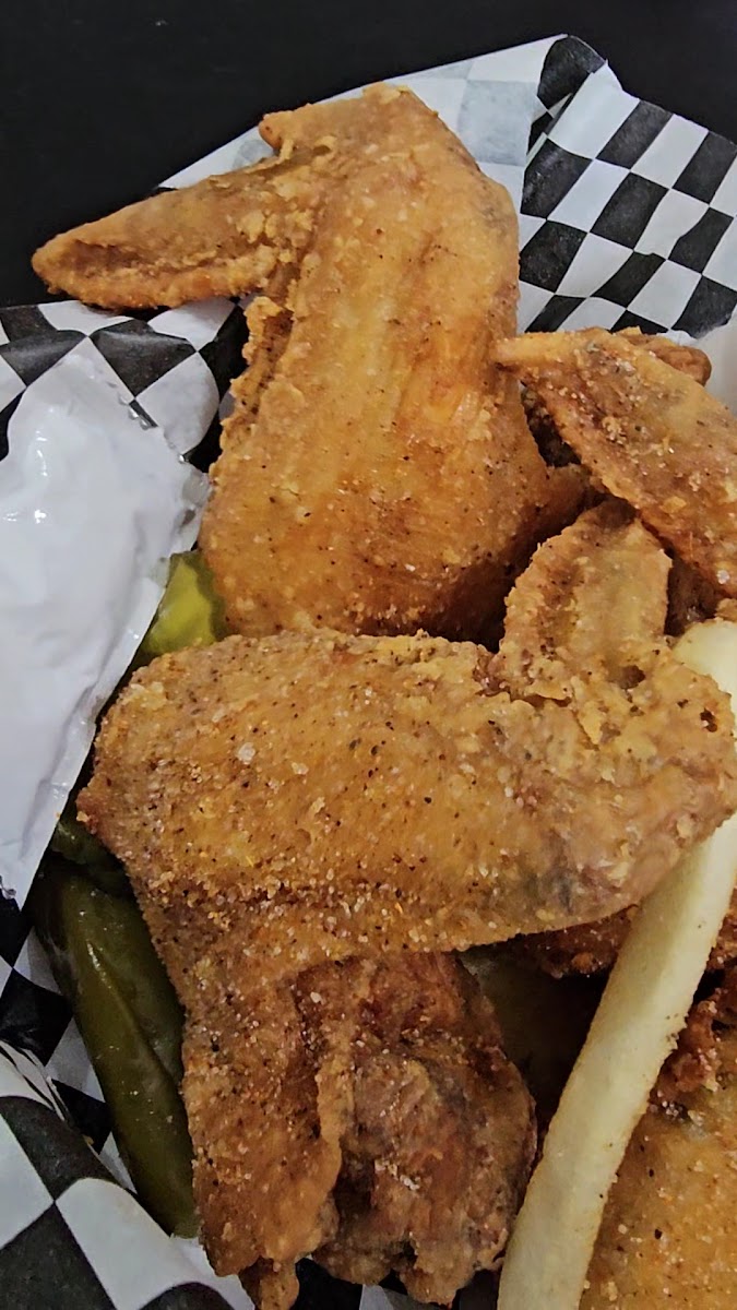 Main Street Wings & Vibes