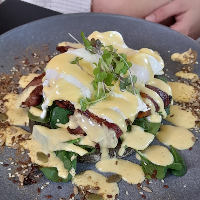 Eggs Benedict