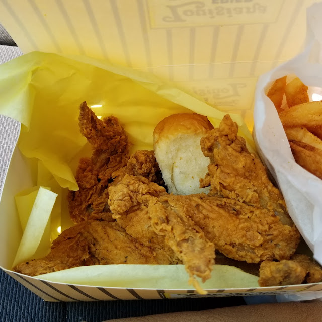 4 Piece Fried Chicken Wings and Fries