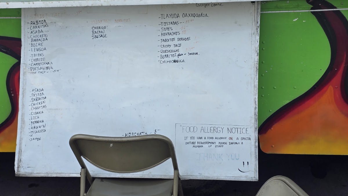 Lonchera Oaxaqueña menu board
