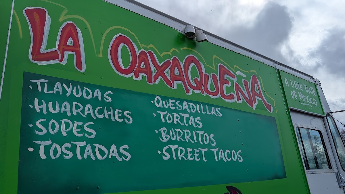 Lonchera Oaxaqueña menu board