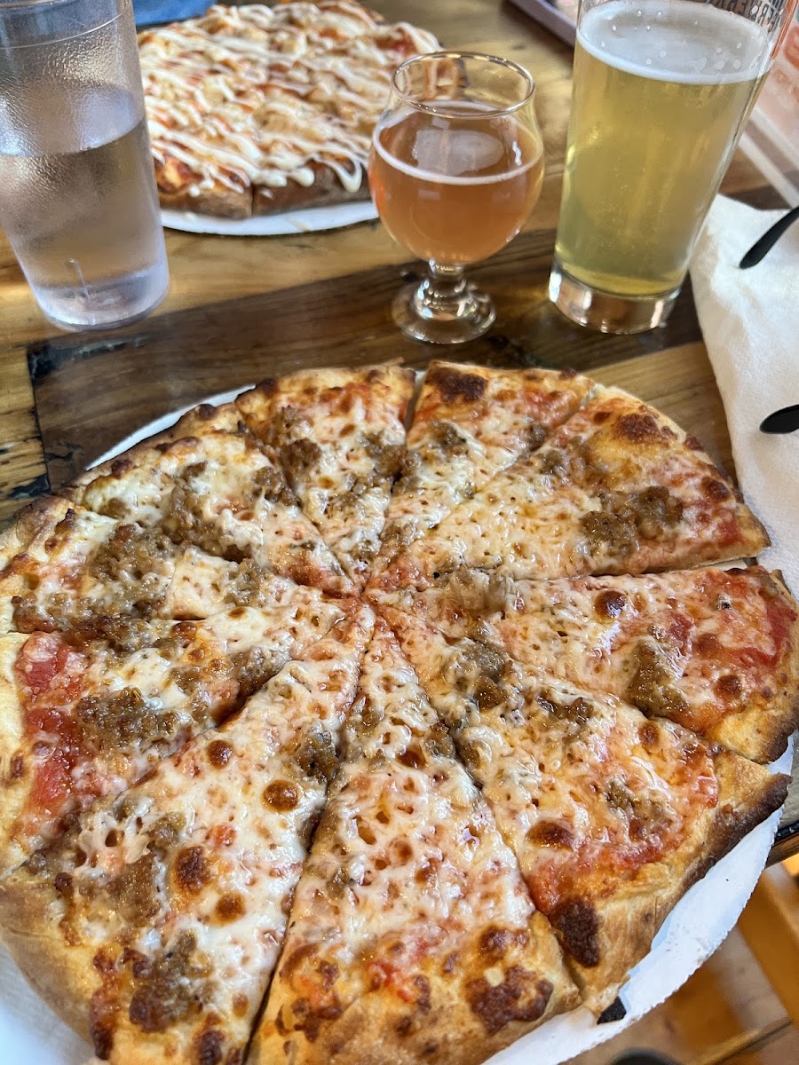 Witty Pork's Woodfired Pizza foodtruck