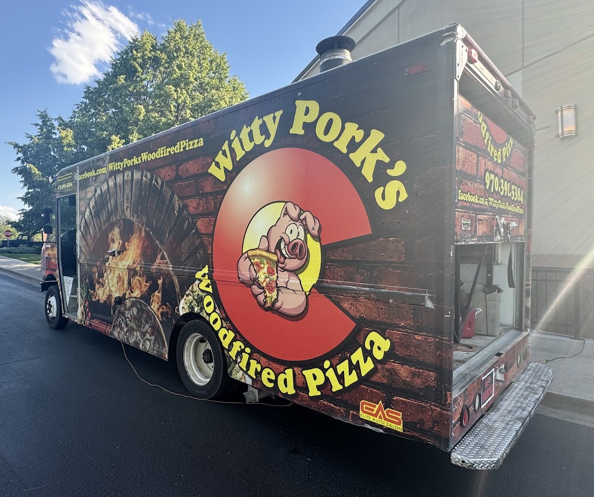 Witty Pork's Woodfired Pizza foodtruck