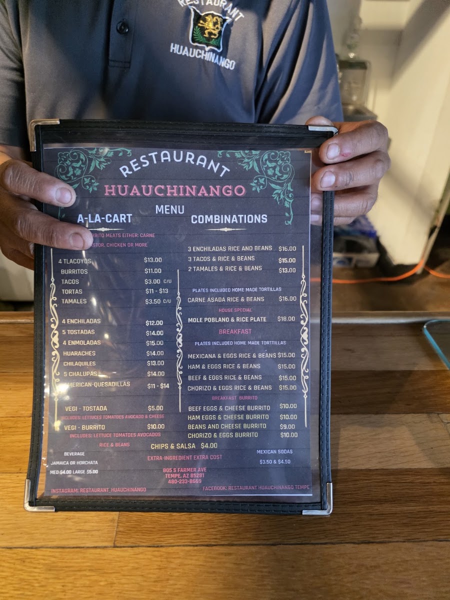 Restaurant Huauchinango menu board