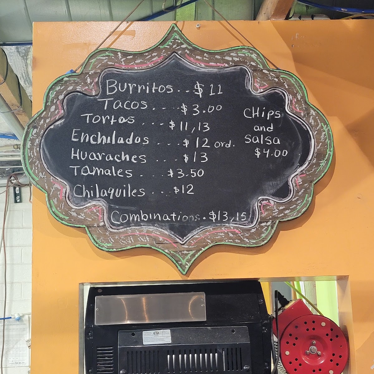 Restaurant Huauchinango menu board