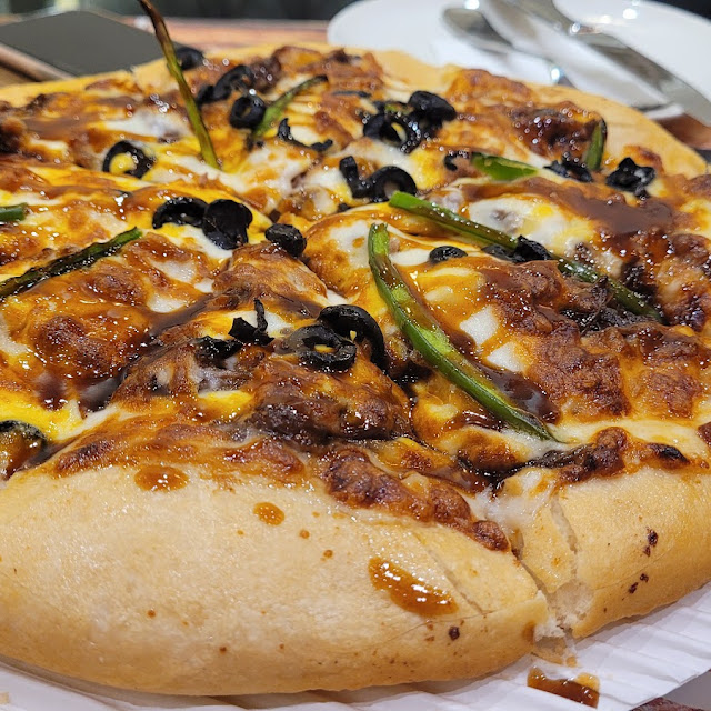 Garlic Steak Pizza