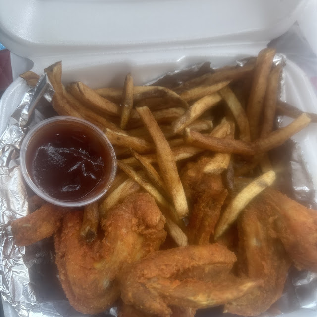 Chicken Wings with Fries