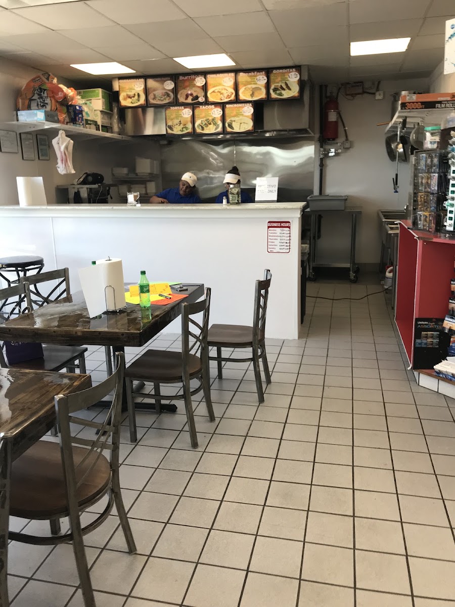 La Paisanita taqueria deli