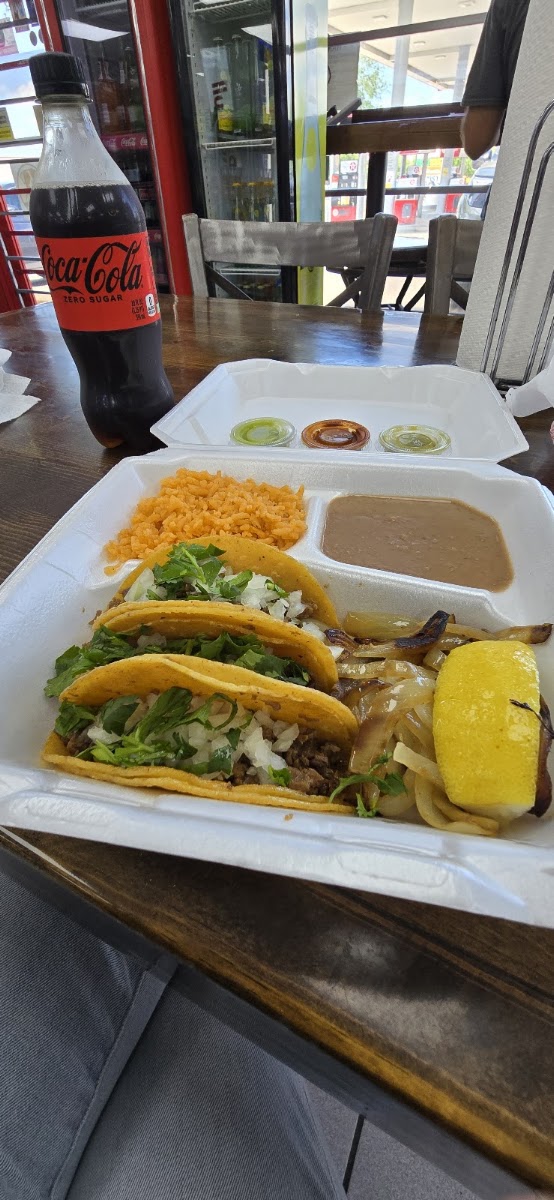 La Paisanita taqueria deli