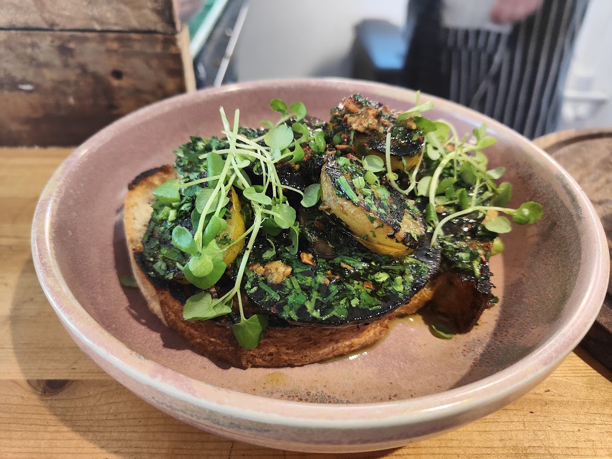 Green Dot Café