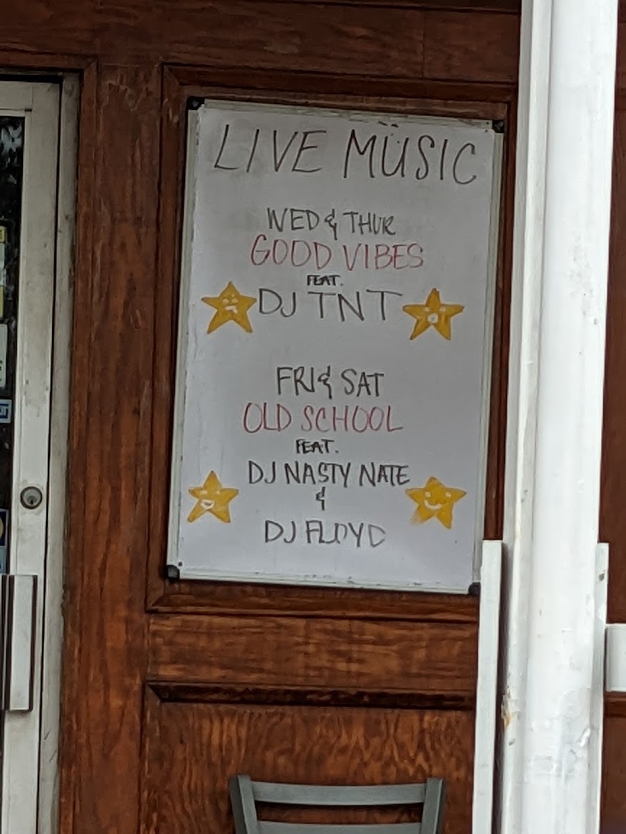 Ellie's Restaurant & Lounge