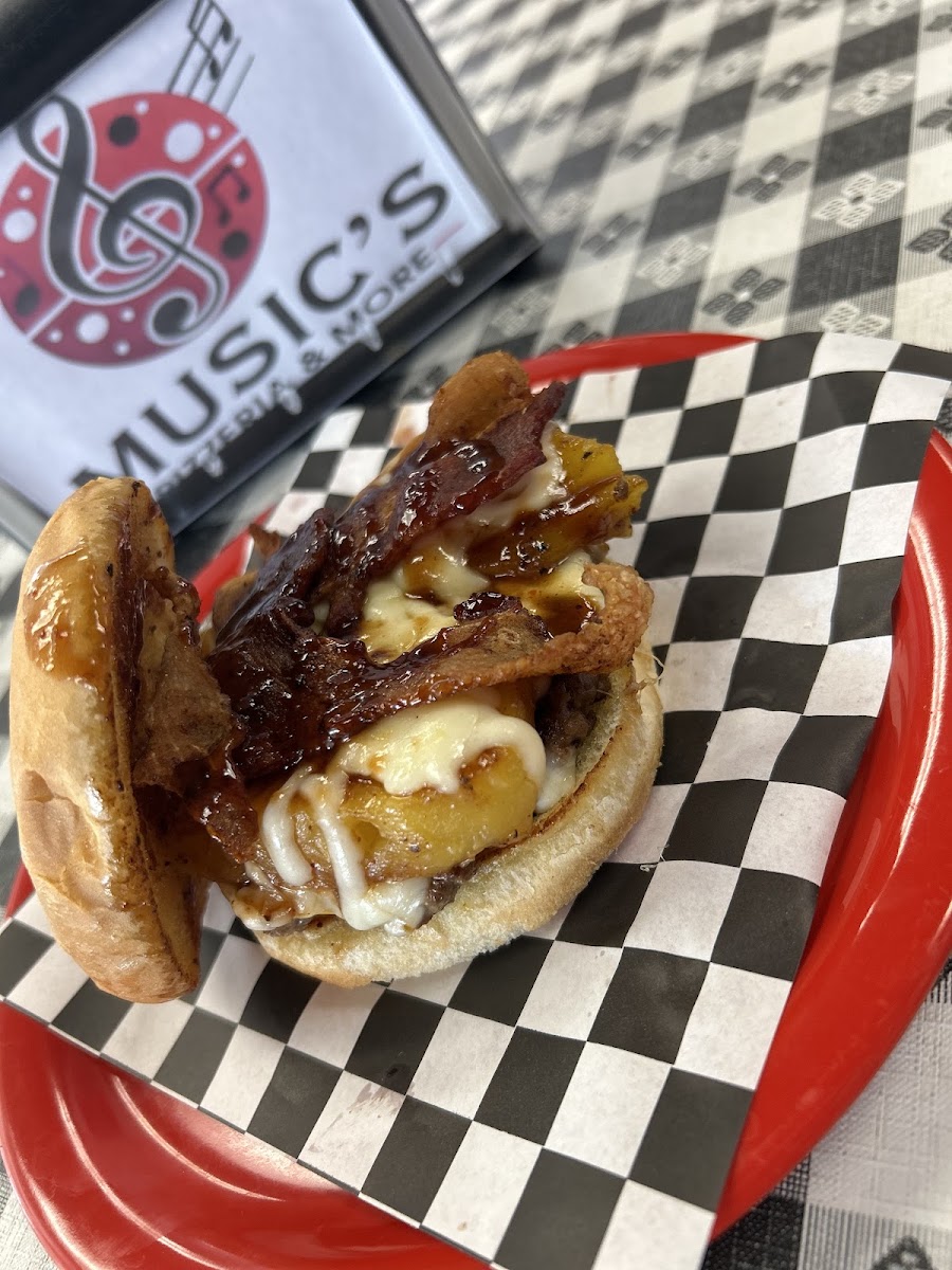Music's Pizzeria & More