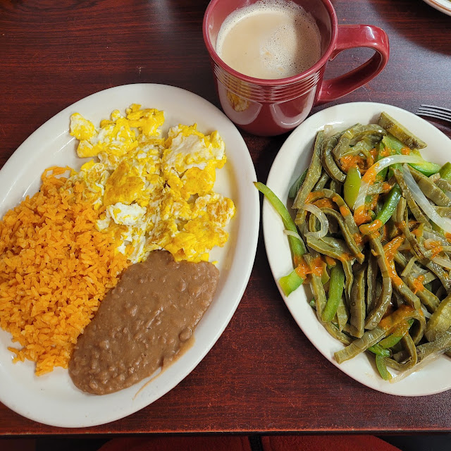Nopales Guisados Y Huevos Revueltos