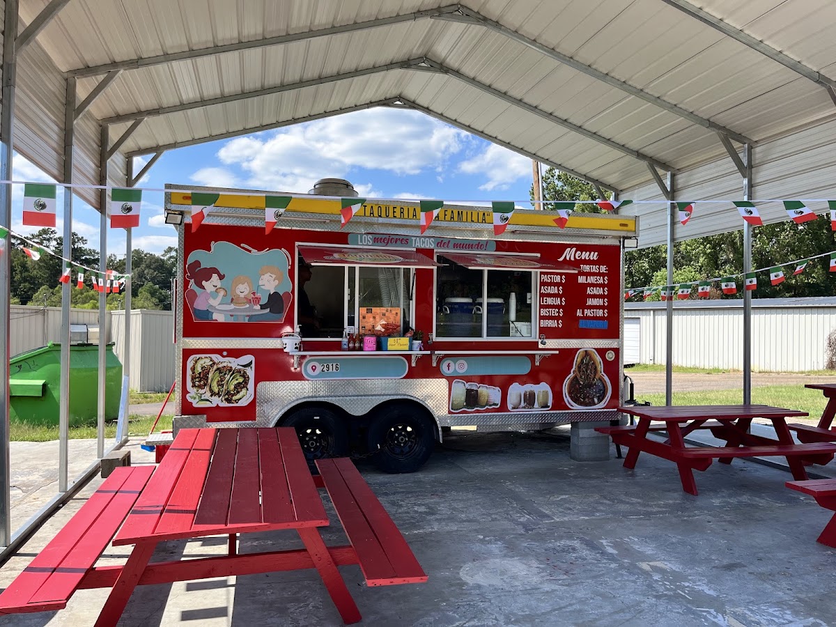 Taqueria La Familia | Mexican Food Truck