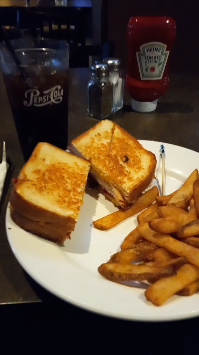 Firefly Bar &Grille