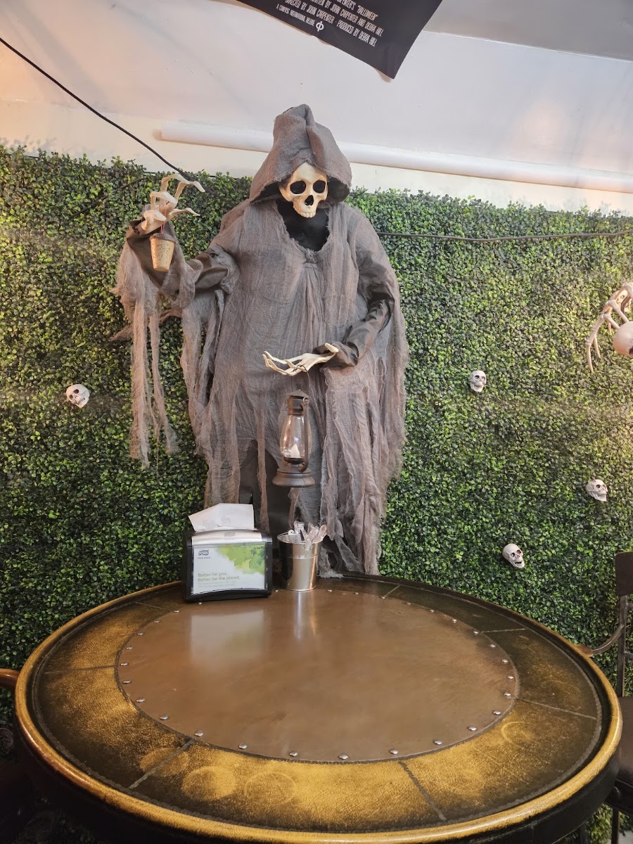 Roxy's Sweet Nightmares-A Horror Cafe