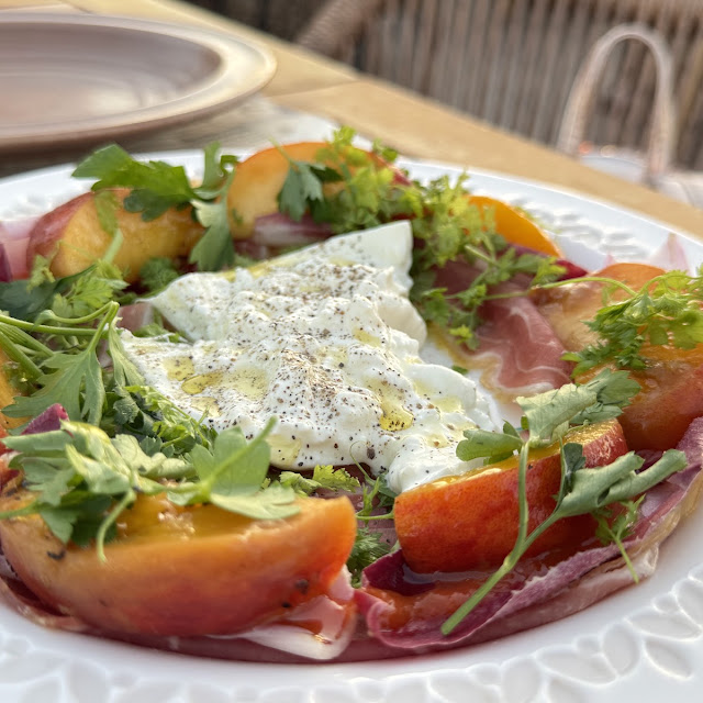 Peach Burrata w Prosciutto