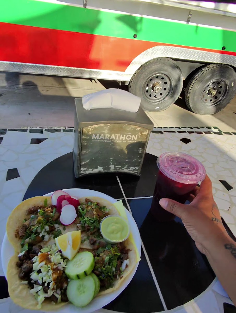Tacos Los Plebes