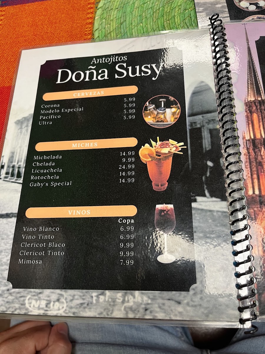 Antojitos Doña Susy menu board