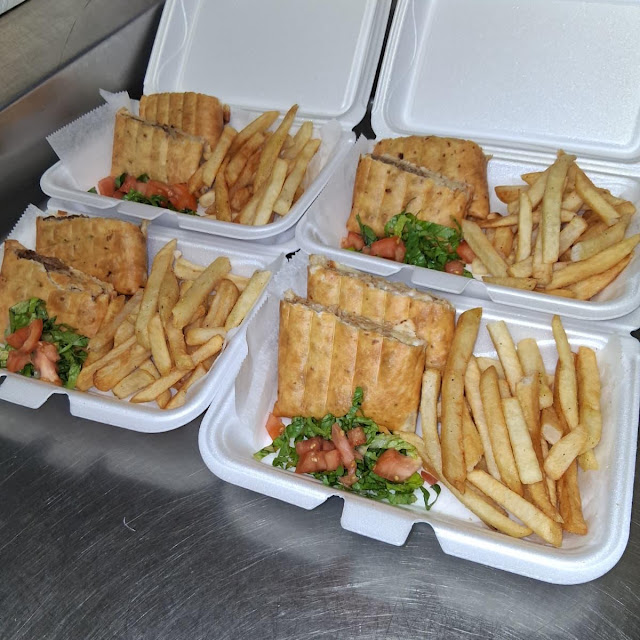 Pizza Puff w Fries