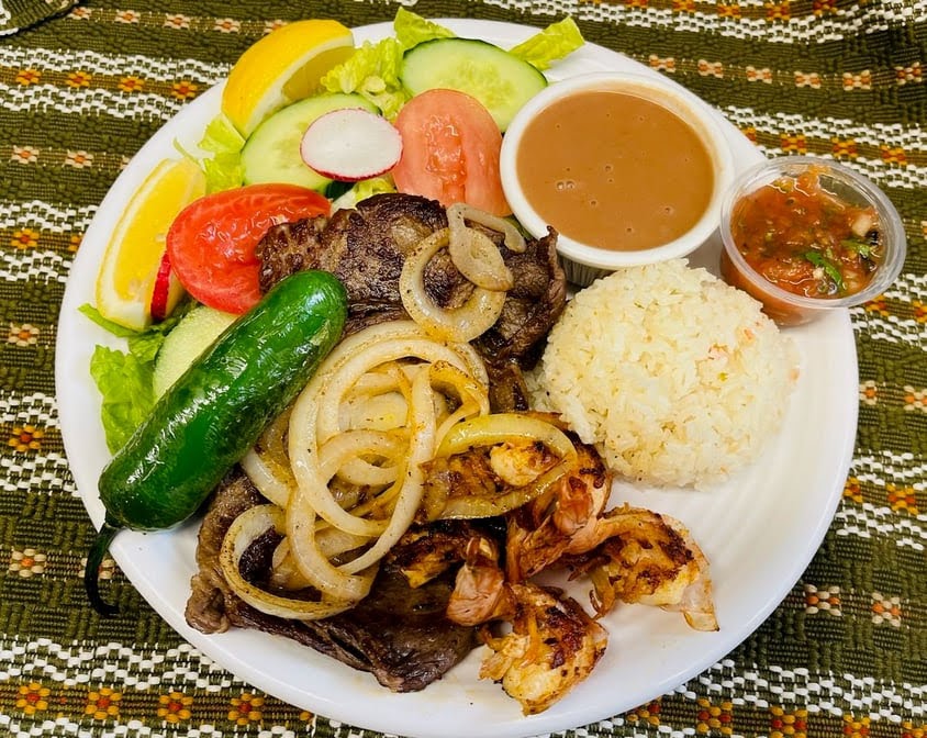 Restaurante y Pupuseria Las Palmas