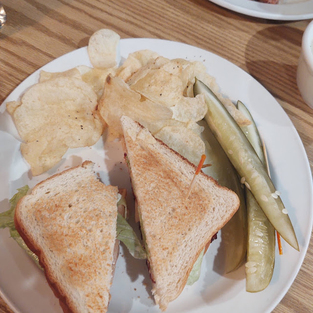 blt with Pickles and Chips