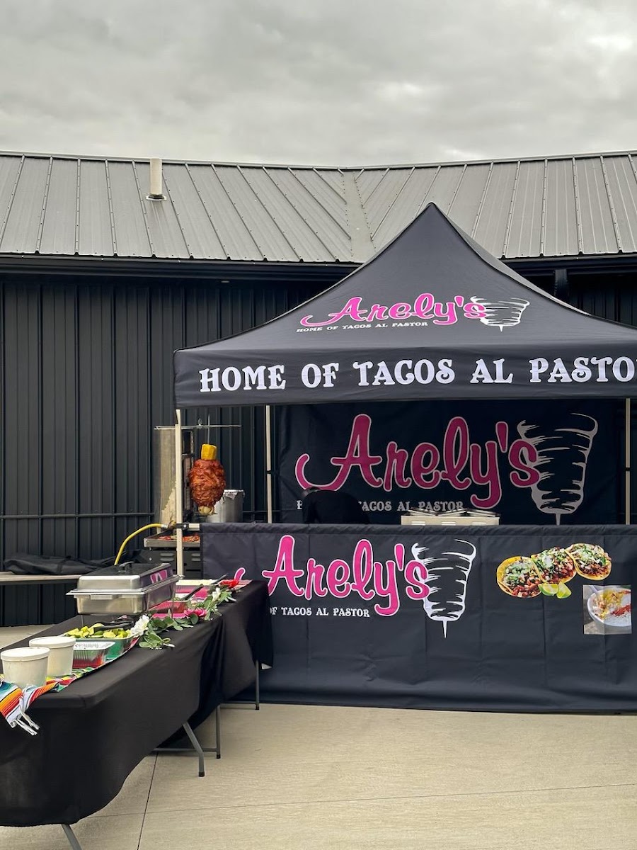 Arely's food truck