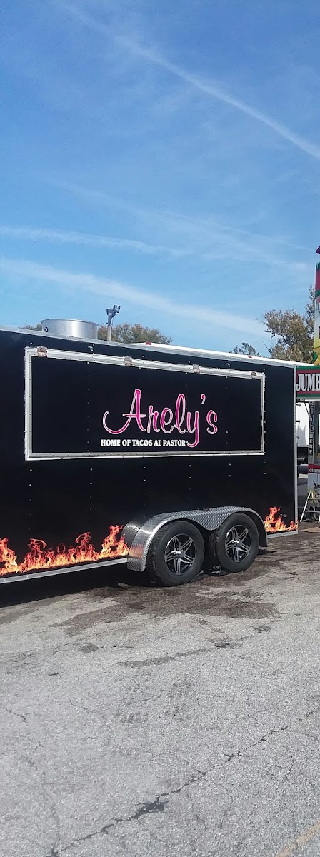 Arely's food truck