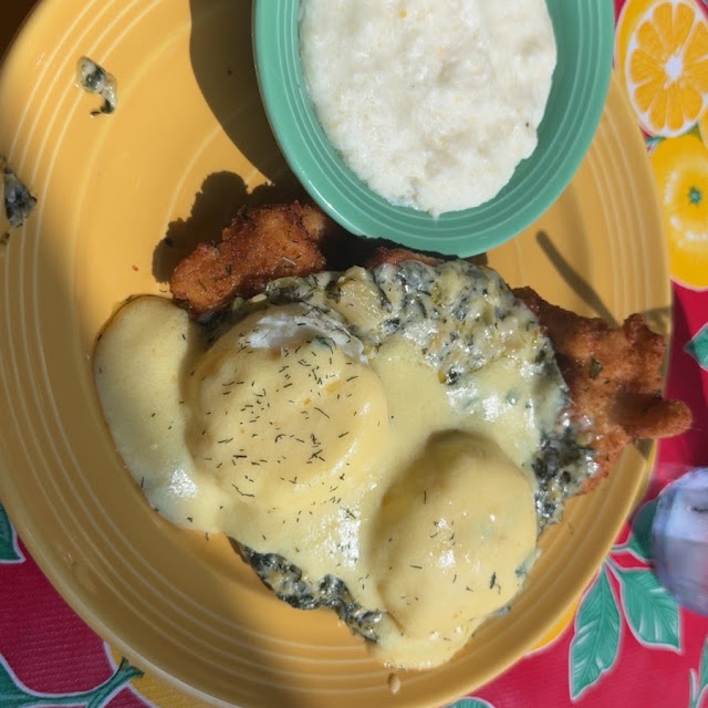 Biscuit Eggs & Gravy
