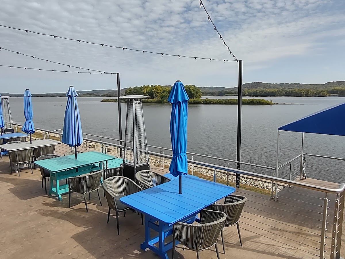 Off Shore Bar & Grill